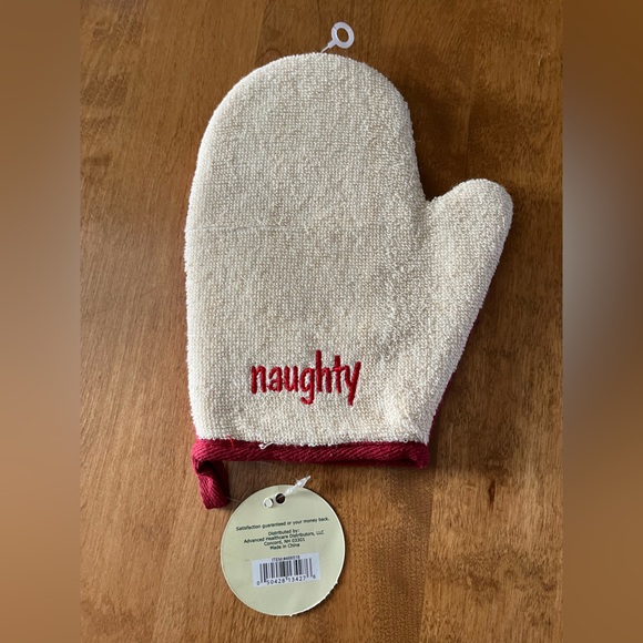 Bath Mitt.. Double sided, ( Naughty in cream color, Nice in red) by essence. NWT - Picture 2 of 3